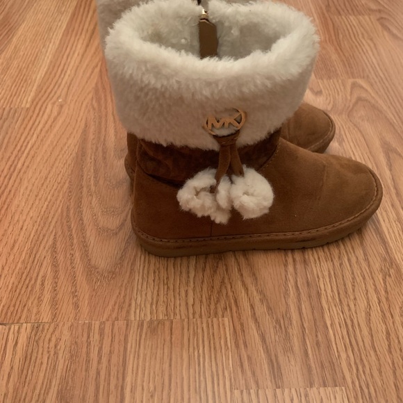 Brown Suede Boots with White Fur Lining - Picture 2 of 6